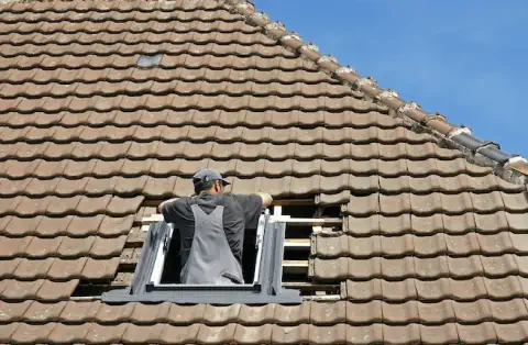 Pose de velux - Saint-Vincent-de-Reins